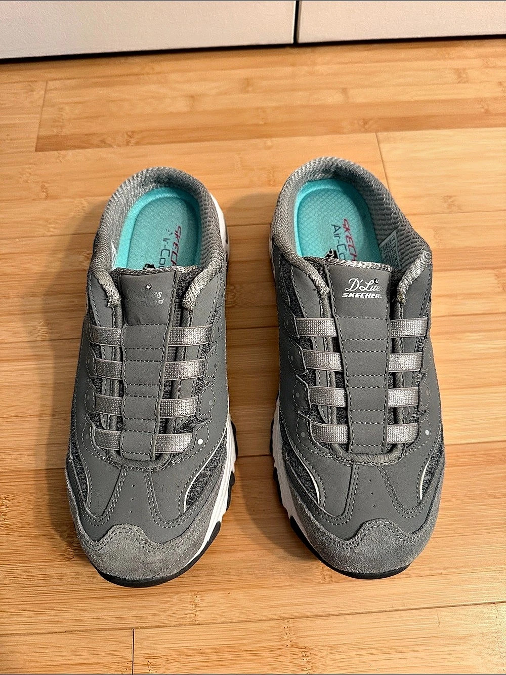 Skechers D'Lites - Resilient Gray & White Sneakers US 9